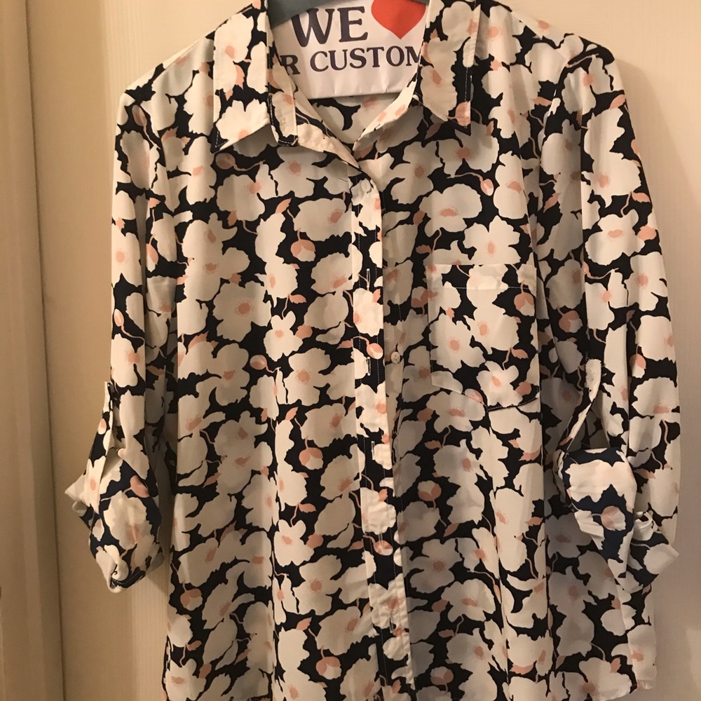 Skies Are Blue lightweight spring button down top